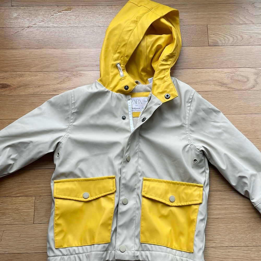 ZARA KIDS RUBBERIZED NATURAL AND YELLOW HOODED RAINCOAT 18-24M